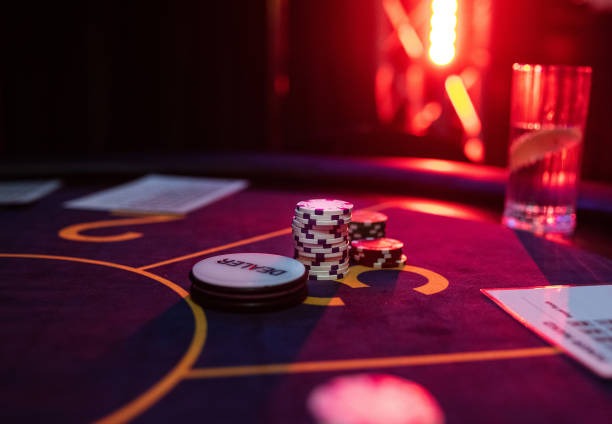 Live Dragon Tiger dealer at mikasa casino table